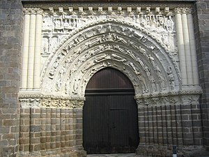 Portal de la iglesia de St-Gilles en Argenton-les-Vallées (finales del siglo XII)