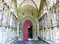 Église Notre-Dame de Kernascléden : porche sud (porche des dames), statues des apôtres.