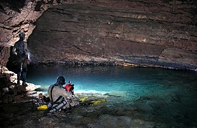 Plongée du siphon aval de la rivière souterraine de la grotte des Chamois.