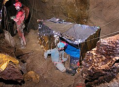 Point chaud vers -300 m dans la Cueva Intimachaï (Leimebamba, Amazonas, Pérou) lors du secours spéléologique de 2014.