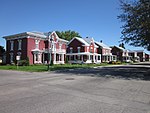 L'Enfilade-de-Maisons-en-Brique-Rouge-de-Yamachiche