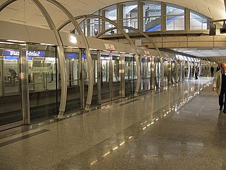 Portes palières de la station Saint-Lazare sur la ligne 14 du métro de Paris.