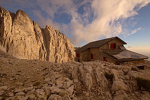 Das Rifugio Franchetti bei Sonnenaufgang