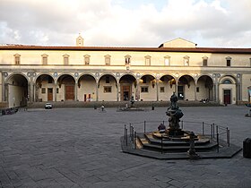 La loggia sur la place.