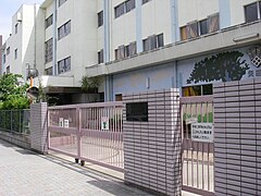 矢田小学校正門