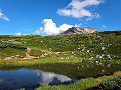 夫婦池からの旭岳