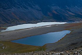 Каракуль внизу, Аккуль вверху