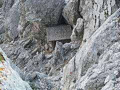 Babenstuberhütte just below the summit of the Ellmauer Halt