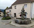 La fontaine place Édith-Berger à Lalley