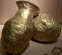 Vasos de oro repujados (Francia).