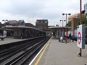 Southbound Metropolitan line Platform 5 looking north