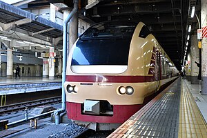 特急水上に充当されるE657系国鉄色 （2023年12月29日撮影・上野駅にて）