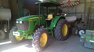 Tractor John Deere 5090D fabricado en Argentina.