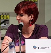 Lauren Faust smiling towards her right at the 2008 San Diego Comic-Con.