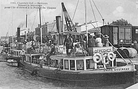 Bateaux desservant l'Ile d'Oléron à la descente des voyageurs dans la Gare.