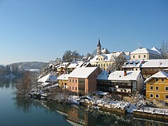 Novo mesto Krka-joelta kuvattuna.