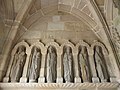 L'église paroissiale Saint-Efflam, porche méridional (côté gauche), statues des apôtres