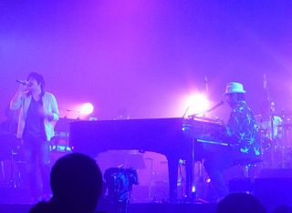 Sukima Switch performing live, 2011