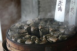 Zongzi dans un cuiseur vapeur.