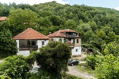 Стари куќи во селото