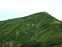 岩手側の稜線から見た和賀岳