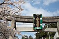 神域の鳥居と神額