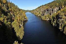 Vue du lac La Haie vers le nord depuis la passerelle