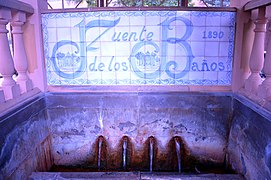 Balneario. Detalle de plafón cerámico en la «Fuente de los Baños», del año 1890.