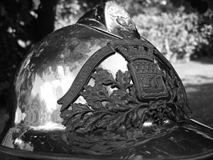 Sur un casque des sapeurs-pompiers de Paris, modèle 1933.