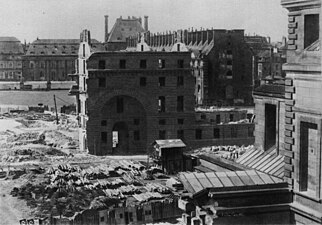 Demolition of the last buildings on the Place du Carrousel in 1852, with the Tuileries Palace and the Pavillon de Marsan in the background