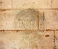 Laberinto en el interior de la basílica catedral de san Pedro, Poitiers