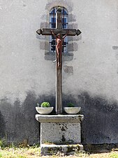 Crucifix au chevet de l'église de Parsac.