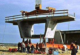 Un des voussoirs du pont de l'île de Ré dont les formes varient suivant leur position.