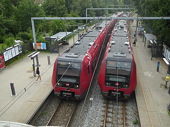 现有的哥本哈根市郊铁路列车，空间较比哥本哈根地铁列车更宽敞、载客量更大