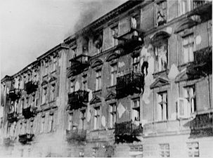 NARA copy #53, IPN copy #39 Bandits jump to escape capture Man committing suicide by jumping off the upper floors of 23 and 25 Niska Street. 22 April 1943