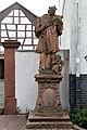 Statue des heiligen Johannes Nepomuk am kath. Pfarrhaus Weiskirchen