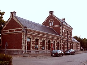 Le bâtiment de la gare d'Éghezée présente des points communs avec celui de Ramillies.