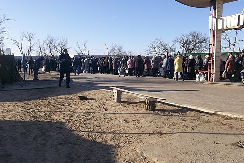 Черга на КПВВ «Станиця Луганська»