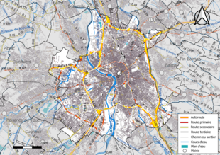 Carte en couleur présentant le réseau hydrographique de la commune