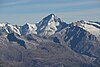 Mittig das Aletschhorn. Rechts darunter das Grosse Fusshorn mit dem nach rechts unten ziehenden Grat der Fusshörner. Rechts oben folgen Rotstock, Geisshorn und der Firngipfel Sattelhorn.