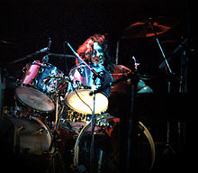 Elliott performing with Foreigner in 1977