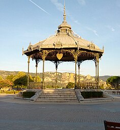 Le kiosque Peynet sur le Champ de Mars à Valence.