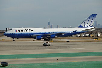 Boeing 747-400 at O'Hare International Airport in "Rising Blue" or "Blue Tulip" livery (2004–2010)