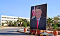 Portrait du roi Abdallah II sur le campus.