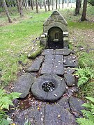 La fontaine de dévotion située à quelques centaines de mètres de la chapelle Notre-Dame-de-Tréminou.