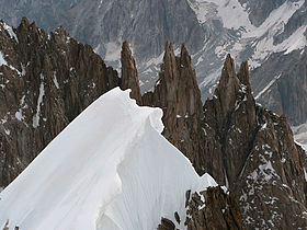 Les aiguilles du Diable, vues depuis l'arête Küffner du mont Maudit