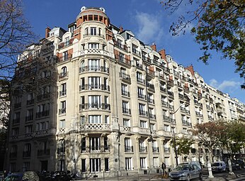 Beaux Arts influences – Avenue de Versailles no. 70-72, Paris, "Modern" decor in an established typology, designed by Paul Delaplace and sculpted by Jean Boucher (1928)