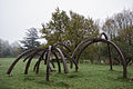 Escultura " Arañas del sueño " ante el merendero del Parque.