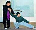 Chen Xiao Wang orienta aluno no sabre Chen