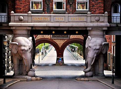 Detail of the gate viewed from the west